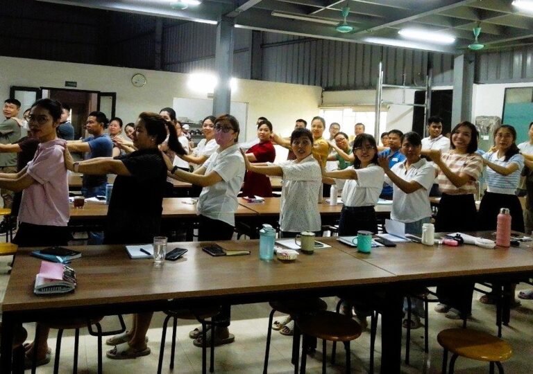 Kết nối nhóm trong buổi đào tạo【HOU-REN-SOU】cho nhân viên văn phòng [Hà Nội]